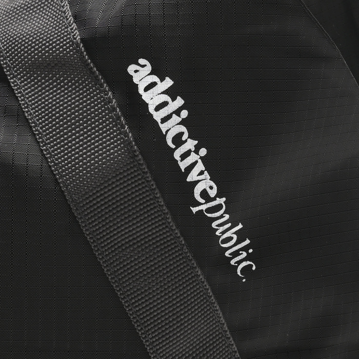 ADDICTIVE Crossbody Bag Black